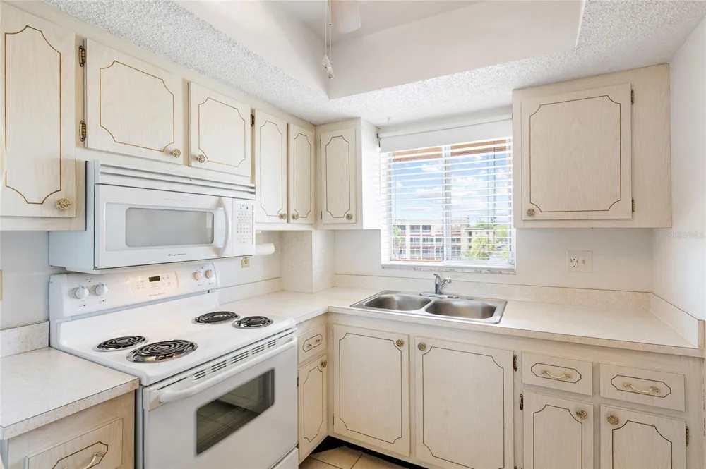3959 LAKE BAYSHORE DRIVE #F 412 Bradenton, FL 34205