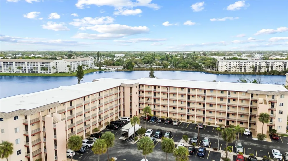 3959 LAKE BAYSHORE DRIVE #F 412 Bradenton, FL 34205