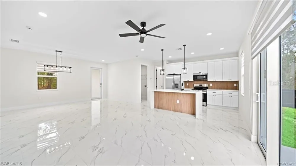724 DRURY AVENUE Lehigh Acres, FL 33974