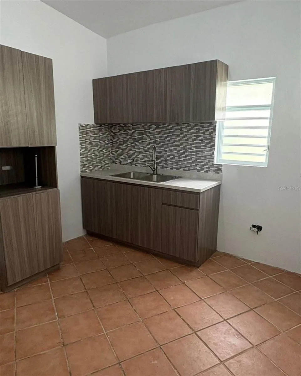 LA BARRA 105 F Caguas, PR 00725