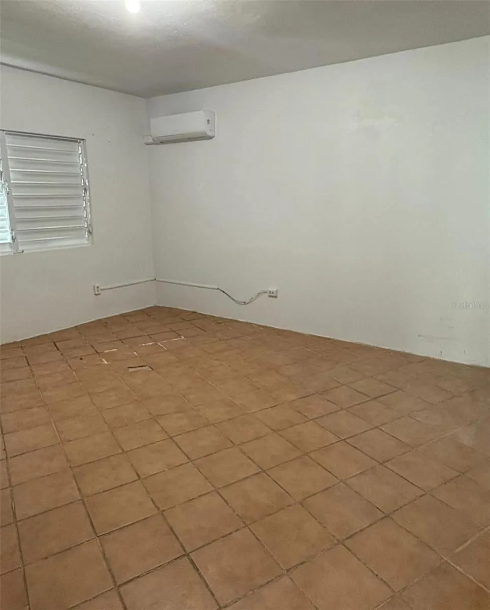 LA BARRA 105 F Caguas, PR 00725