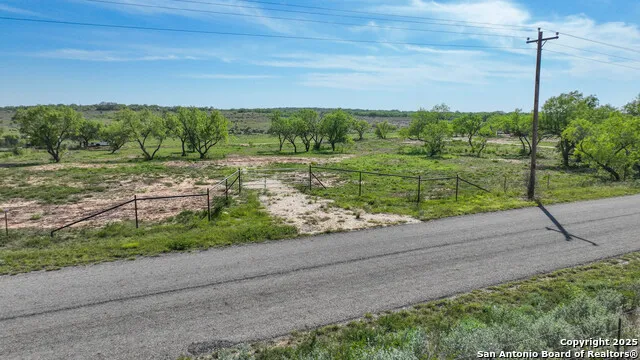 2004 CR 3000 Pearsall, TX 78061