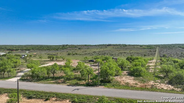 2004 CR 3000 Pearsall, TX 78061