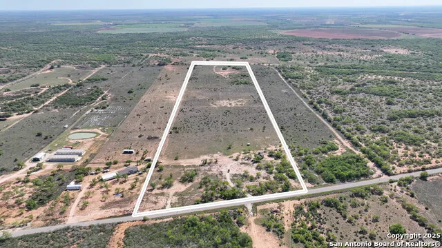 2004 CR 3000 Pearsall, TX 78061