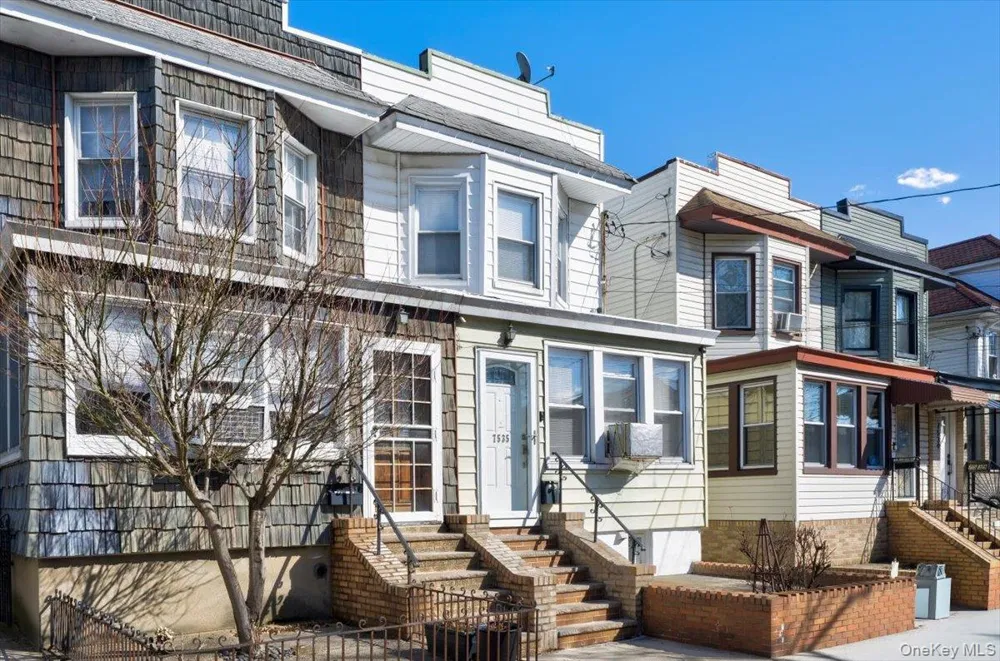 7535 60th Place Glendale, NY 11385