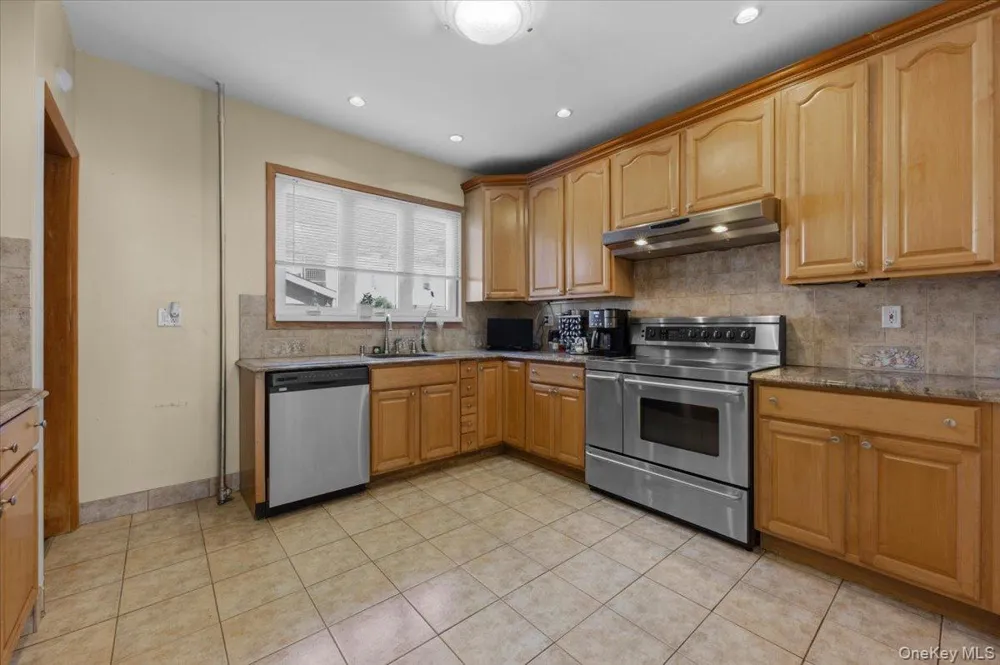 7535 60th Place Glendale, NY 11385
