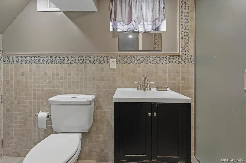 7535 60th Place Glendale, NY 11385