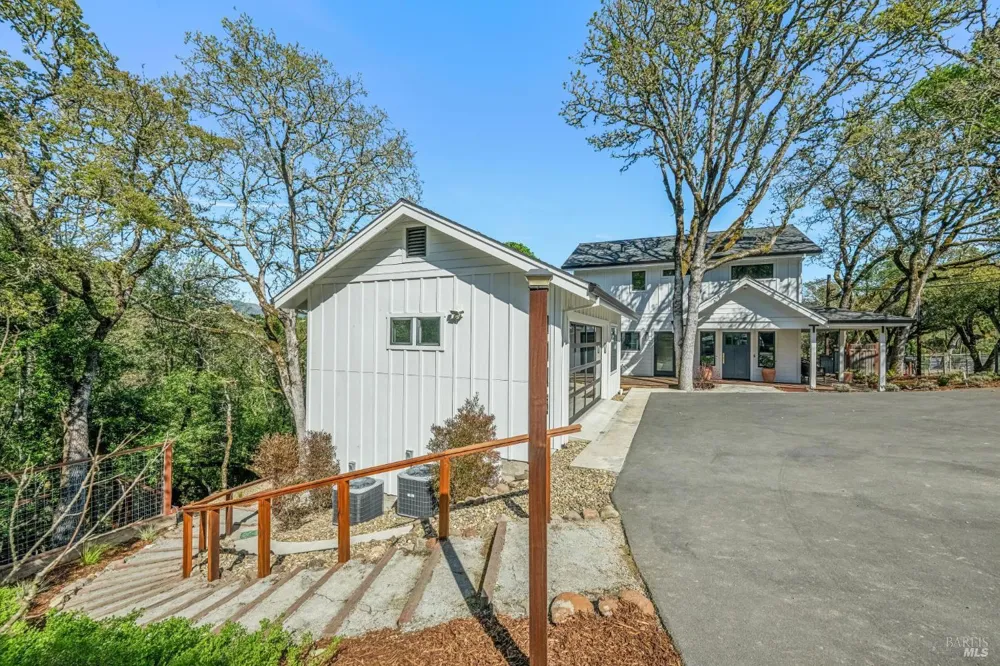 1143 Hill Road Glen Ellen, CA 95442