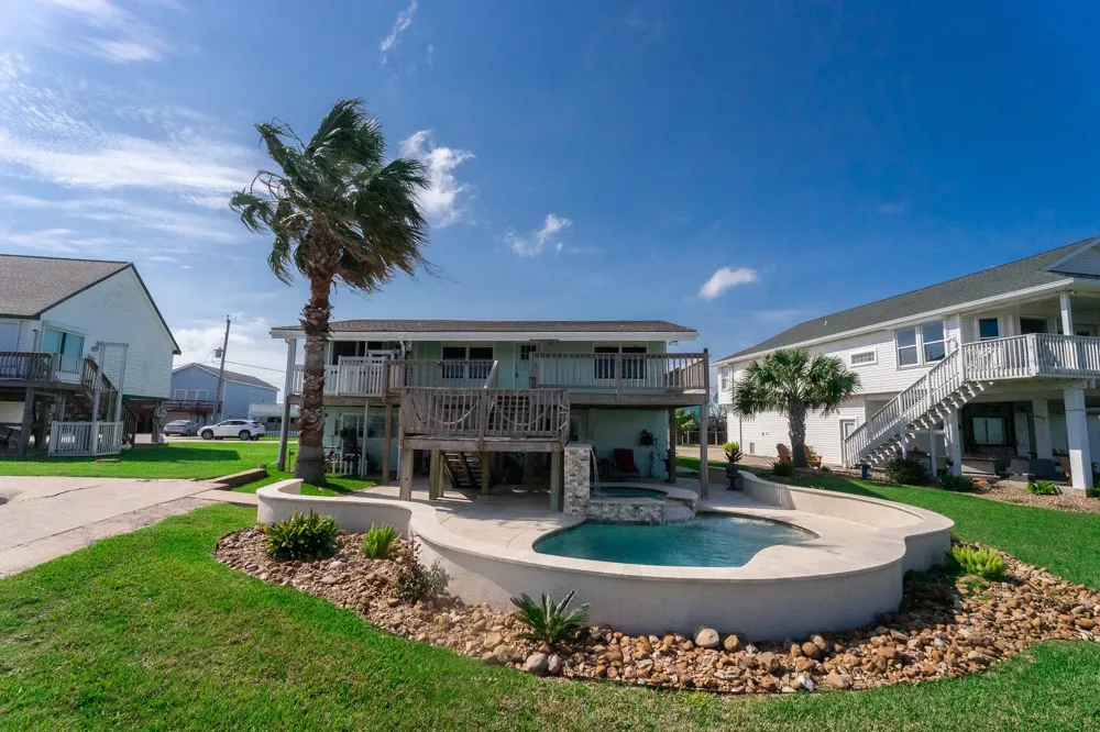 1417 8th Street Dickinson, TX 77539