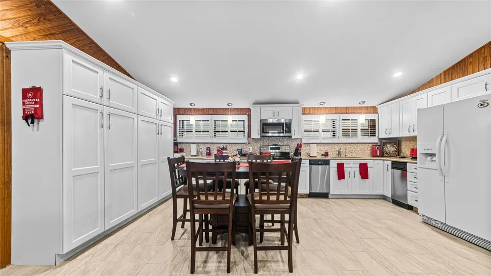 1417 8th Street Dickinson, TX 77539