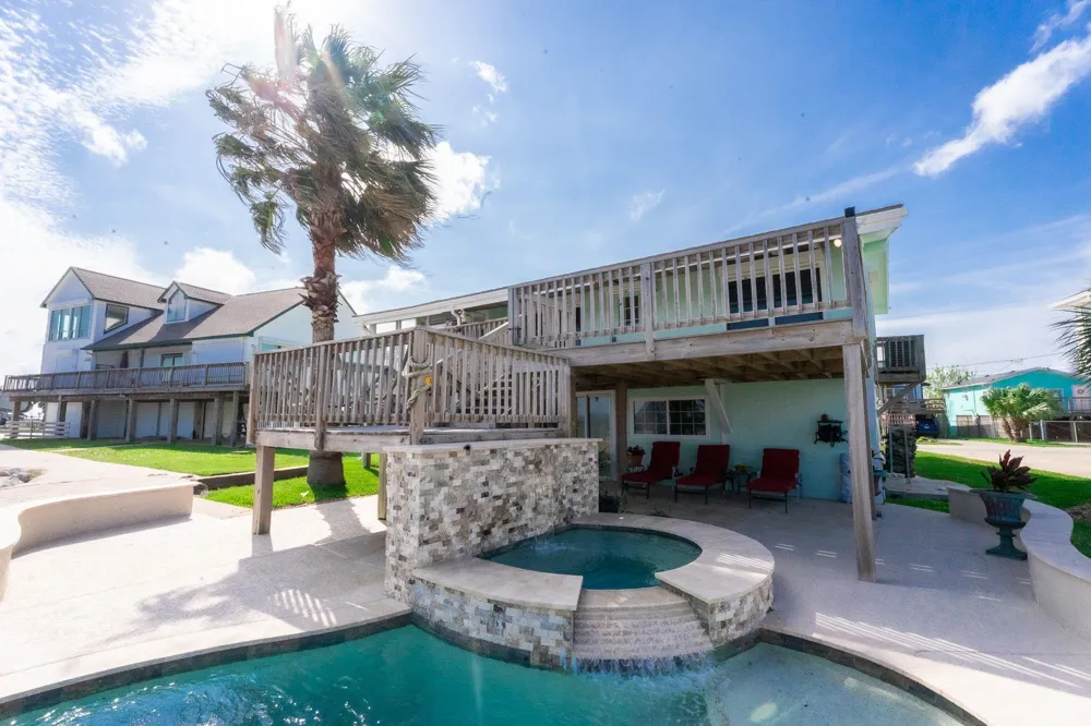 1417 8th Street Dickinson, TX 77539