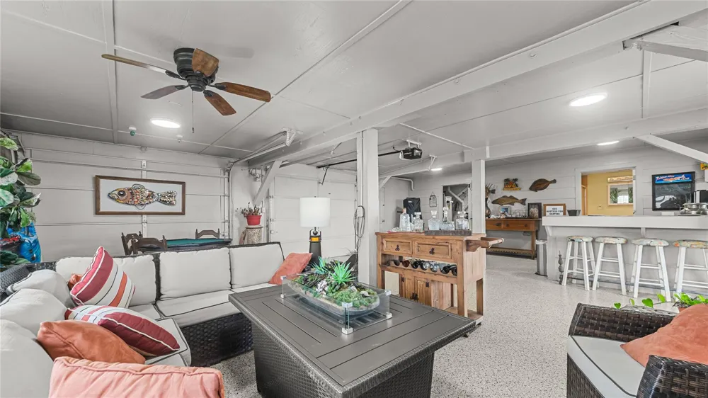 1417 8th Street Dickinson, TX 77539
