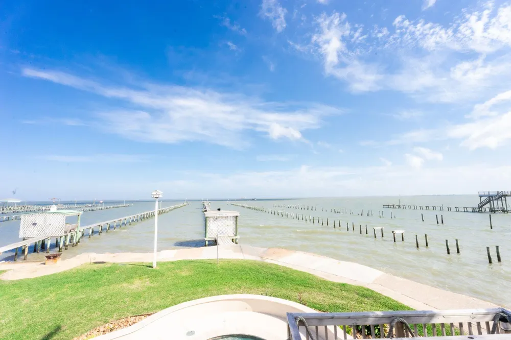 1417 8th Street Dickinson, TX 77539