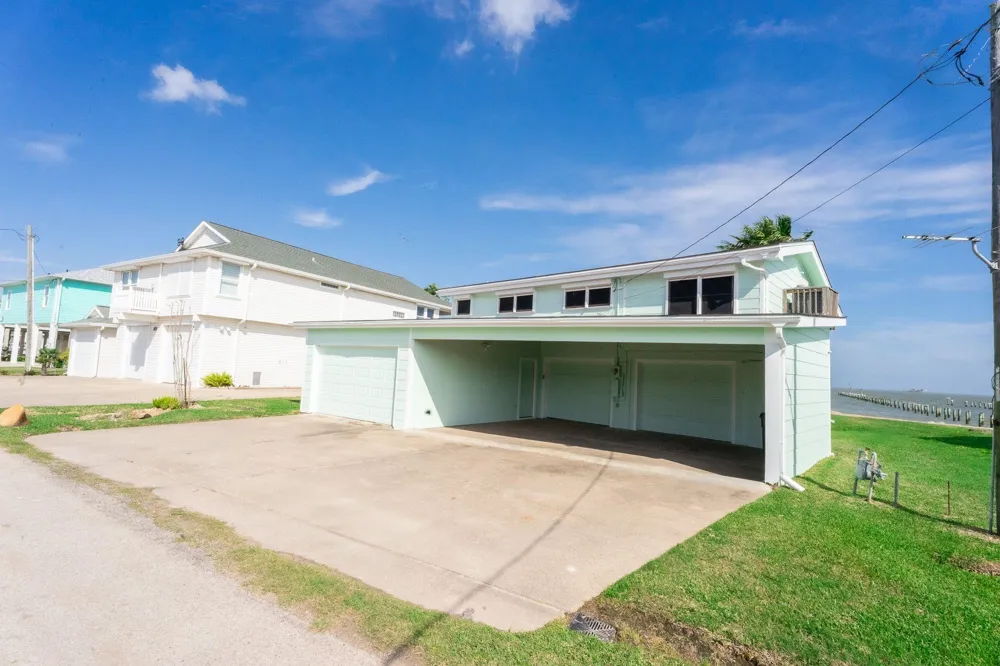 1417 8th Street Dickinson, TX 77539