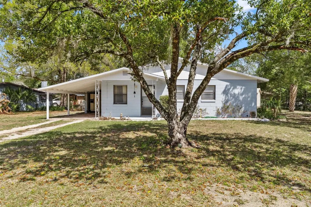 501 POINSETTIA AVENUE Fruitland Park, FL 34731