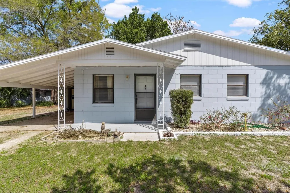 501 POINSETTIA AVENUE Fruitland Park, FL 34731