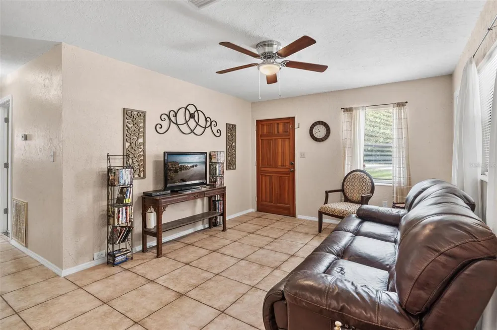 501 POINSETTIA AVENUE Fruitland Park, FL 34731