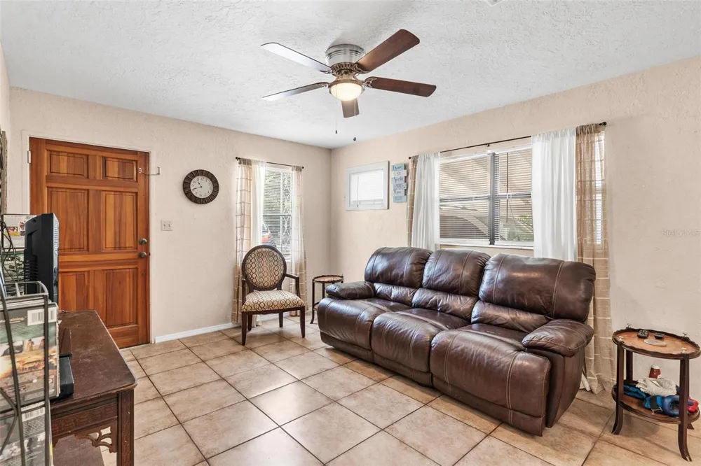 501 POINSETTIA AVENUE Fruitland Park, FL 34731