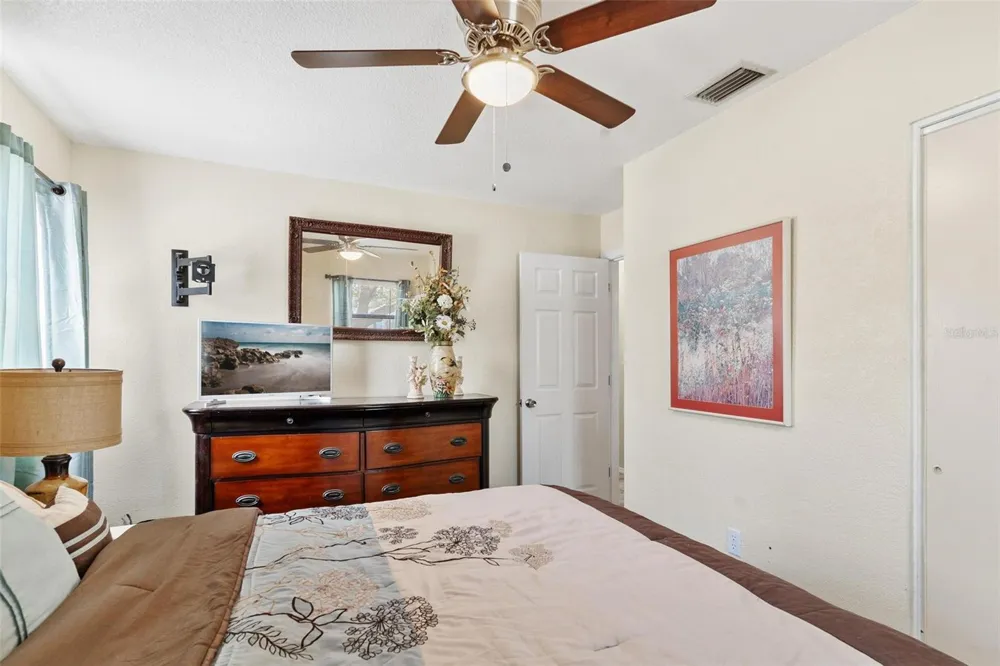 501 POINSETTIA AVENUE Fruitland Park, FL 34731