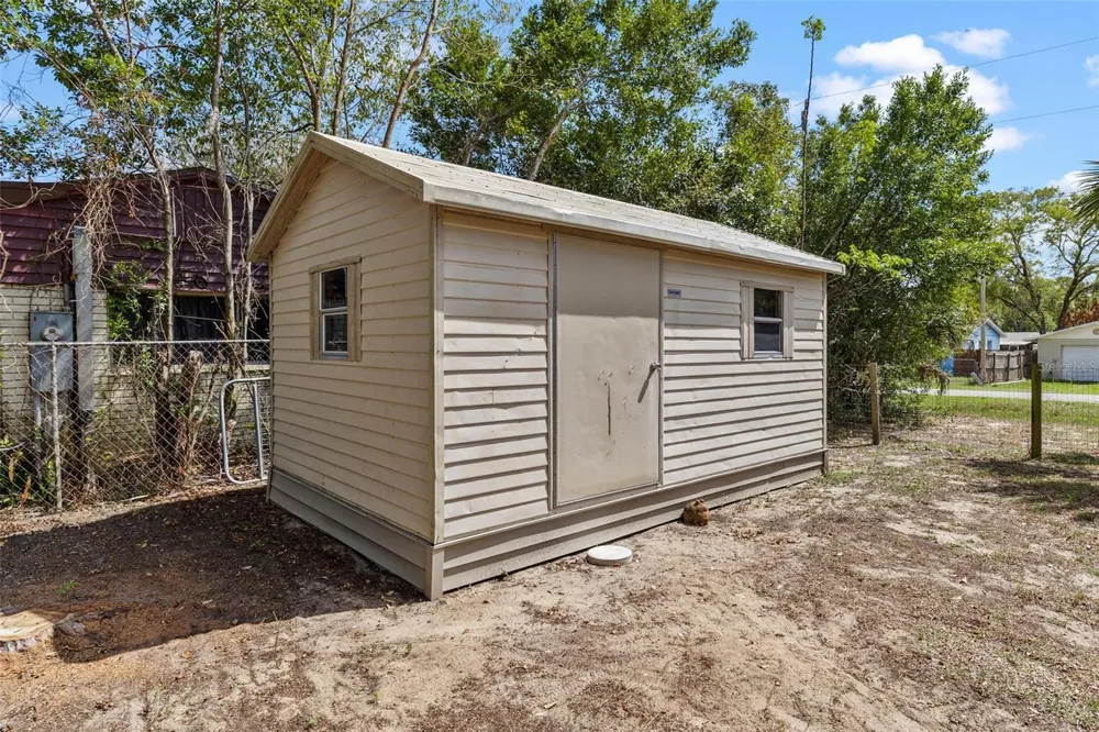 501 POINSETTIA AVENUE Fruitland Park, FL 34731