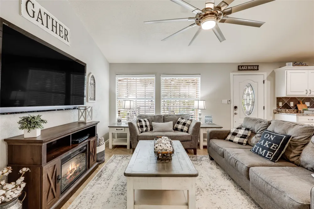 426 Summit Ridge Drive Point Venture, TX 78645