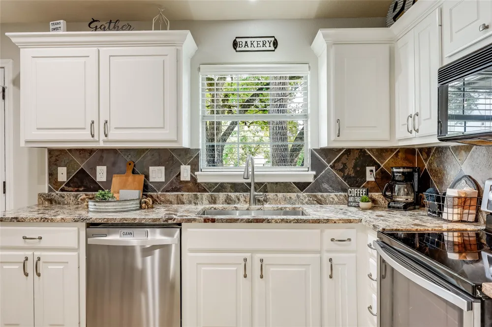 426 Summit Ridge Drive Point Venture, TX 78645