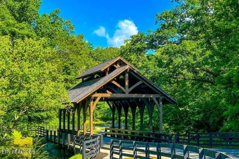 2215 Viewcrest Lane