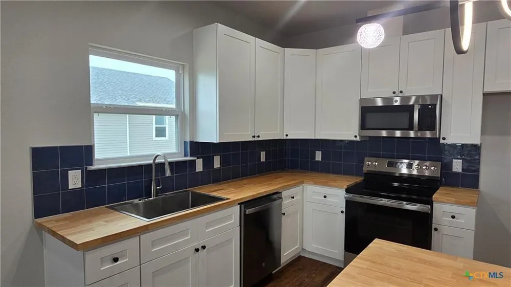 177 Powderhorn Lane Port Lavaca, TX 77979