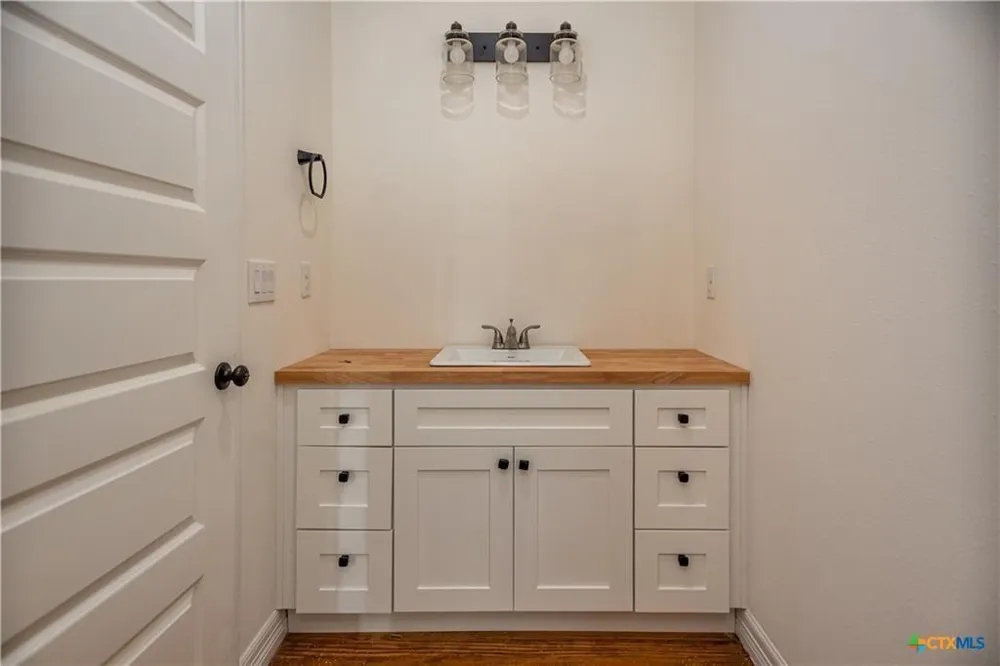 177 Powderhorn Lane Port Lavaca, TX 77979