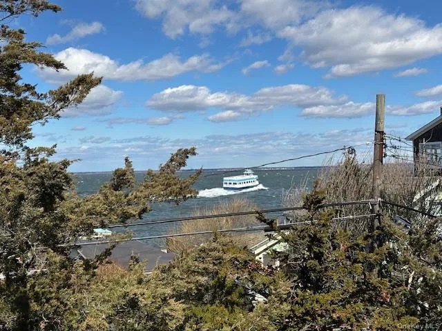 154 Doctors Walk Cherry Grove, NY 11782