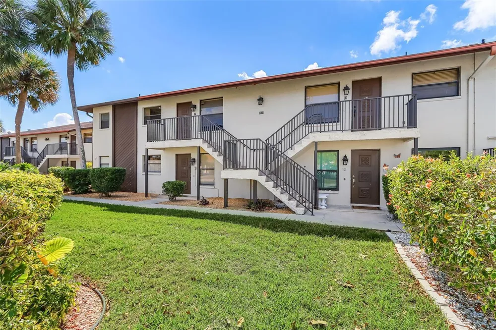 3935 COUNTRY CLUB BOULEVARD #17 Cape Coral, FL 33904