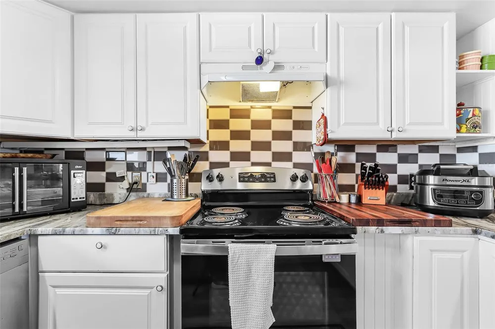 3935 COUNTRY CLUB BOULEVARD #17 Cape Coral, FL 33904