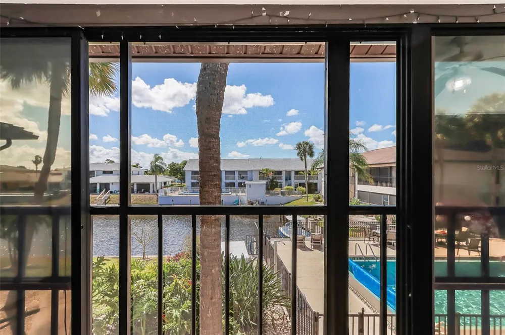 3935 COUNTRY CLUB BOULEVARD #17 Cape Coral, FL 33904