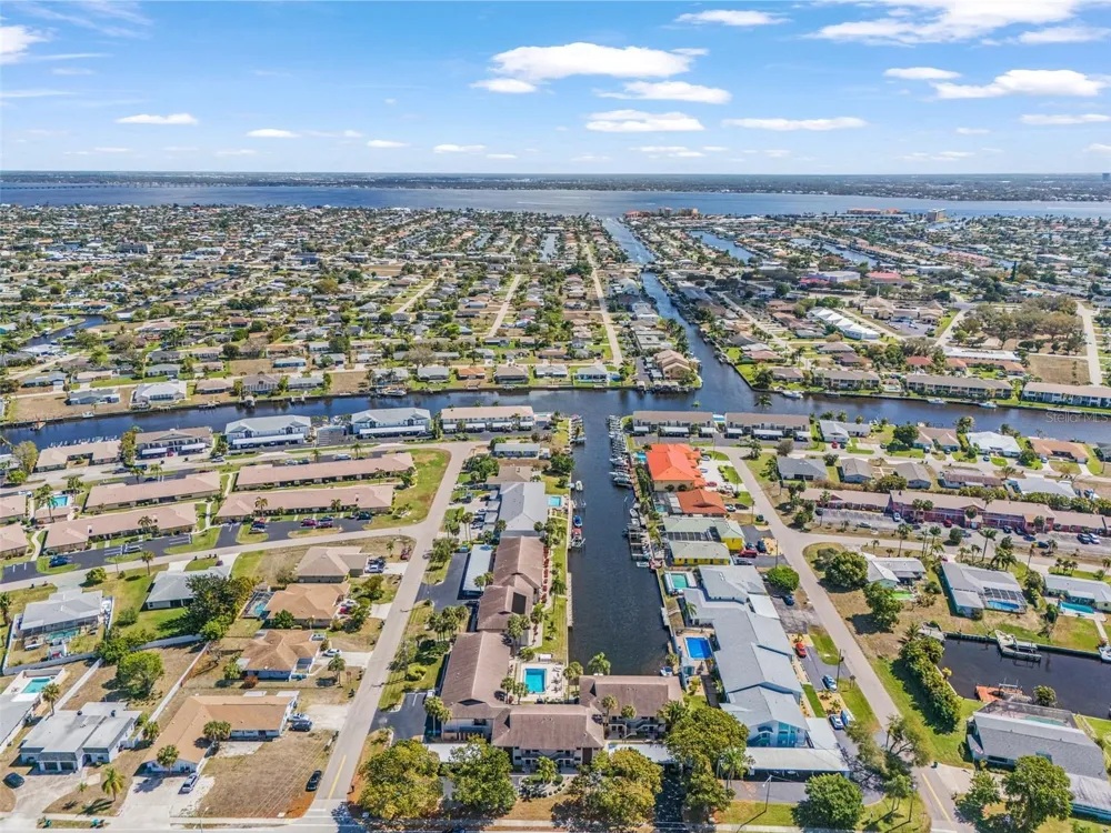 3935 COUNTRY CLUB BOULEVARD #17 Cape Coral, FL 33904