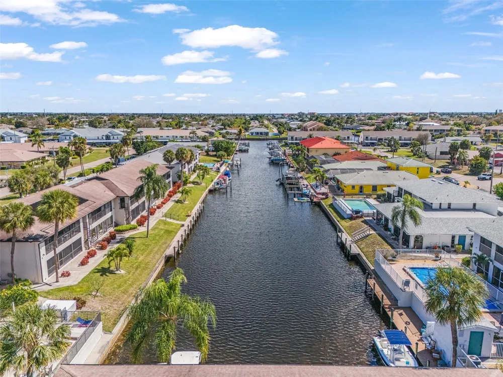 3935 COUNTRY CLUB BOULEVARD #17 Cape Coral, FL 33904
