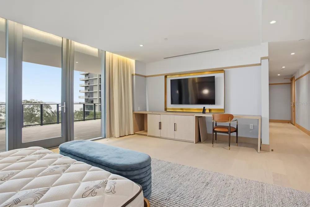 3015 S YSABELLA AVENUE #2303 Tampa, FL 33629