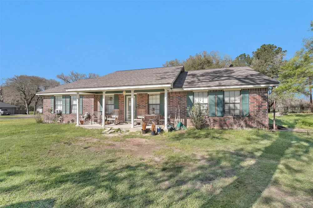 10408 Glennswood Drive Navasota, TX 77868