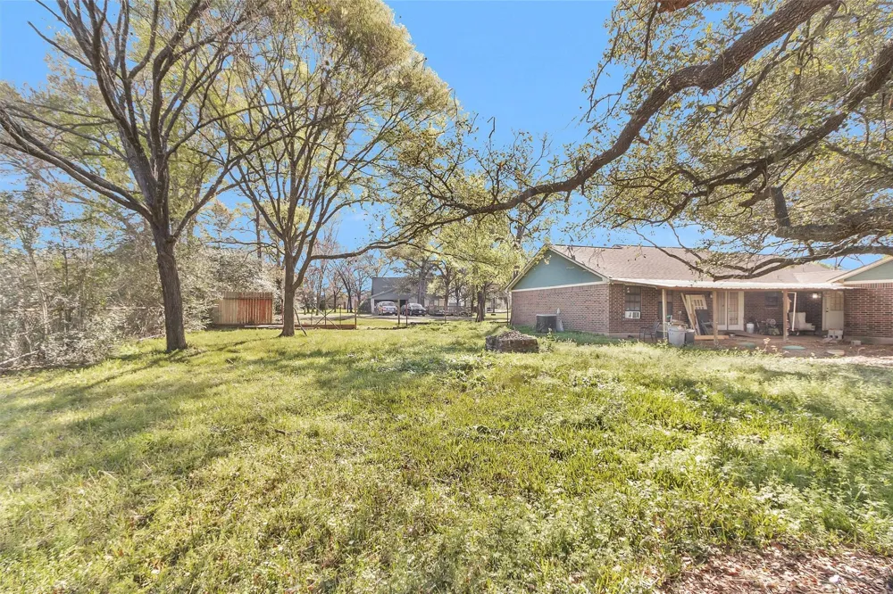 10408 Glennswood Drive Navasota, TX 77868