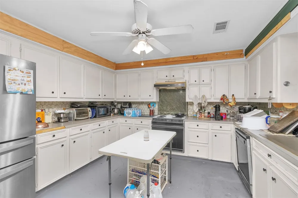 10408 Glennswood Drive Navasota, TX 77868