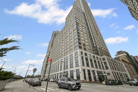 220 Riverside Boulevard #19L