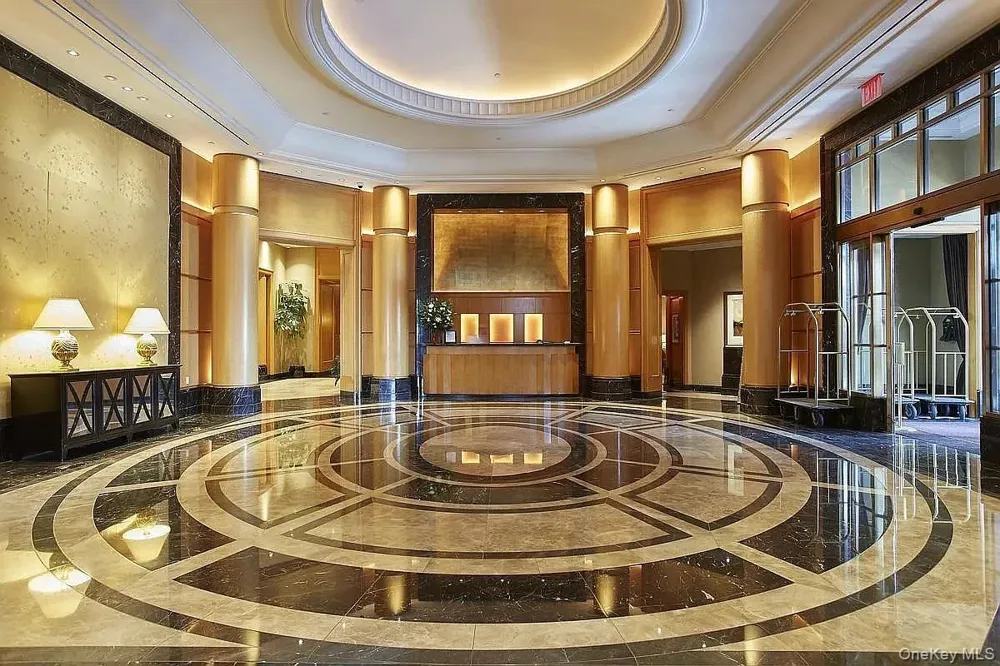 220 Riverside Boulevard #19L New York (Manhattan), NY 10069