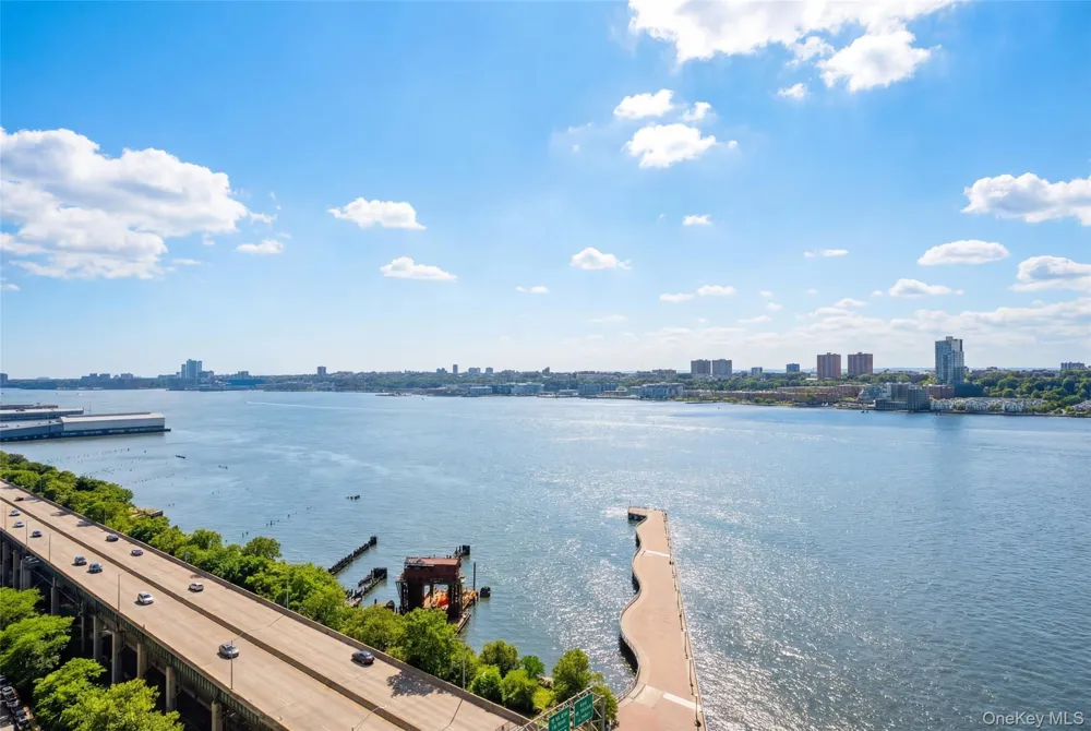 220 Riverside Boulevard #19L New York (Manhattan), NY 10069