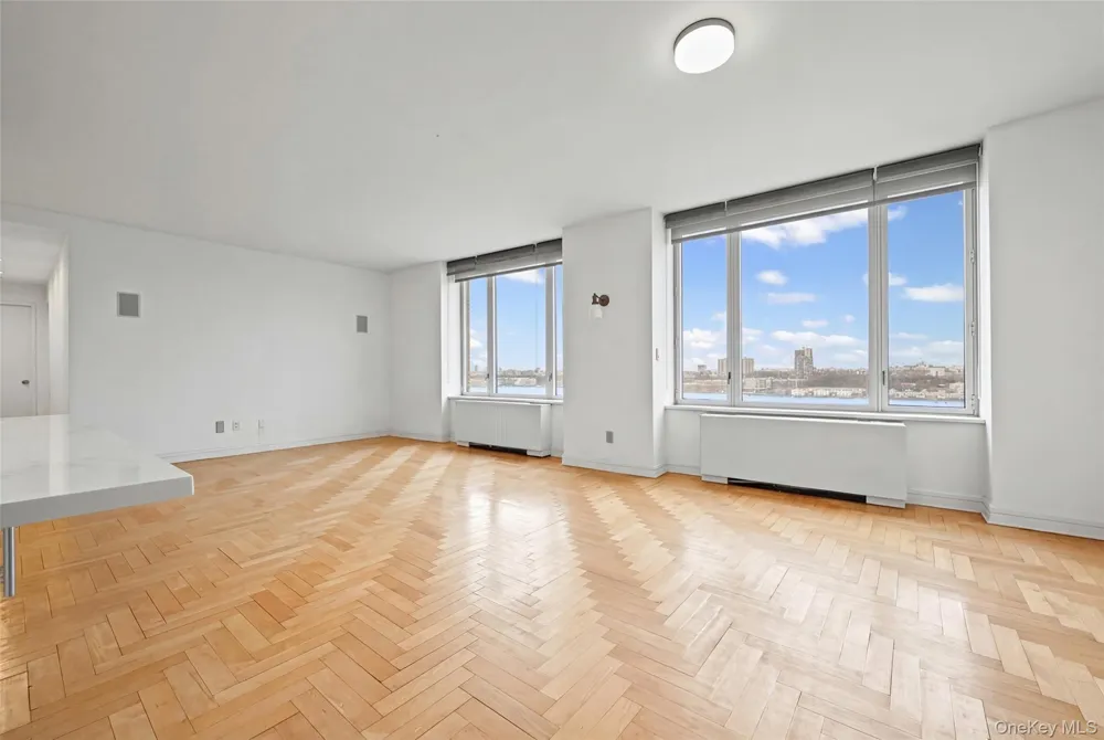 220 Riverside Boulevard #19L New York (Manhattan), NY 10069