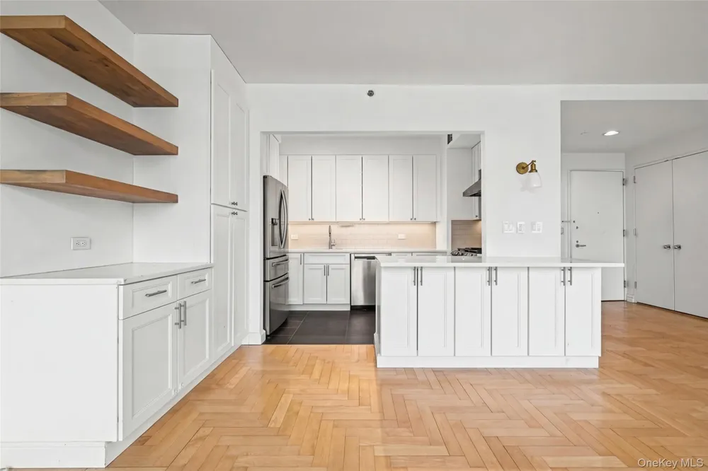 220 Riverside Boulevard #19L New York (Manhattan), NY 10069