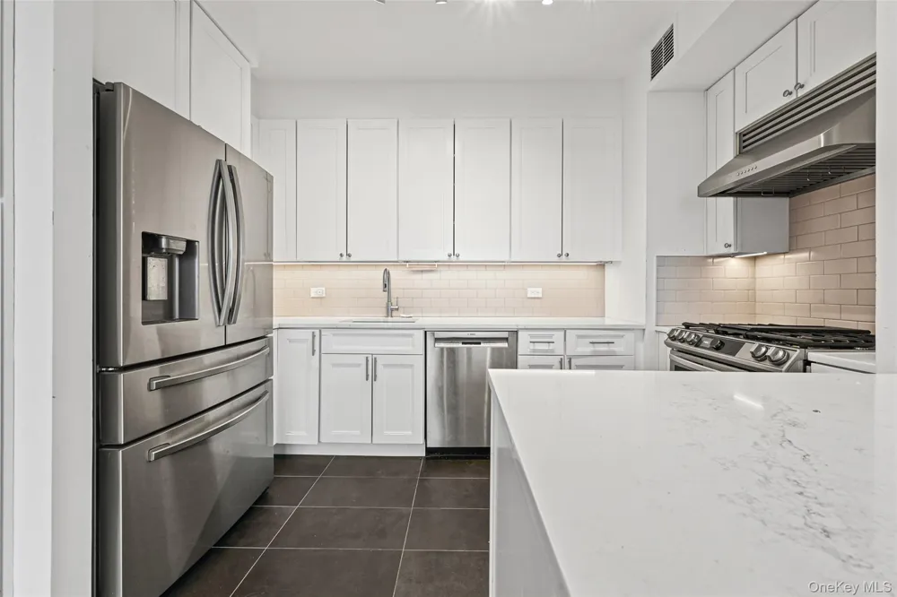 220 Riverside Boulevard #19L New York (Manhattan), NY 10069