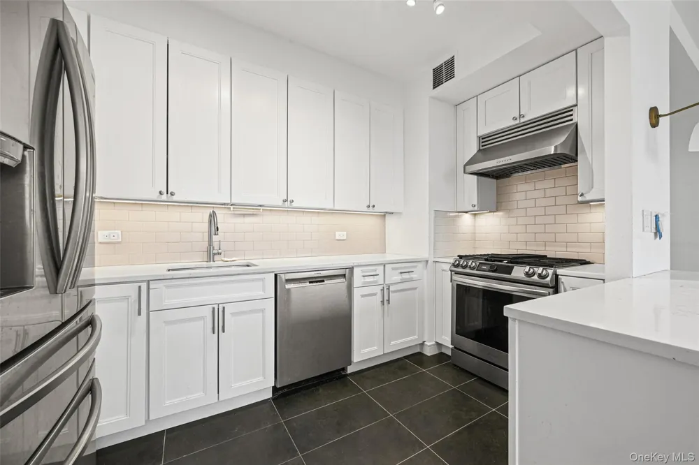 220 Riverside Boulevard #19L New York (Manhattan), NY 10069