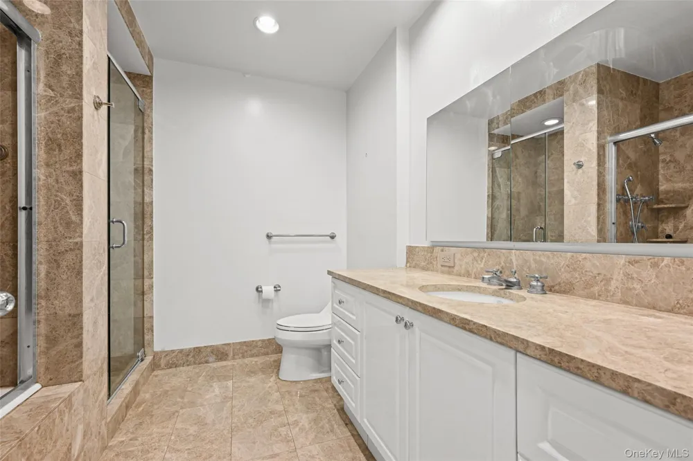 220 Riverside Boulevard #19L New York (Manhattan), NY 10069