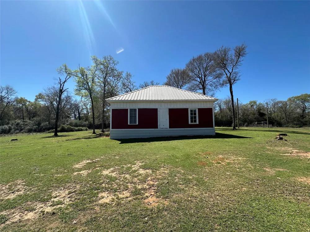 8773 I-45 S Centerville, TX 75833