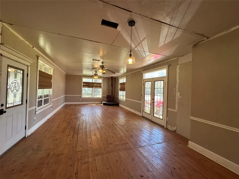 8773 I-45 S Centerville, TX 75833