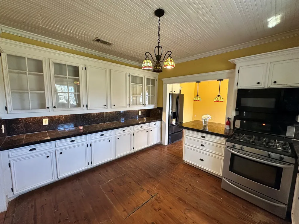 8773 I-45 S Centerville, TX 75833